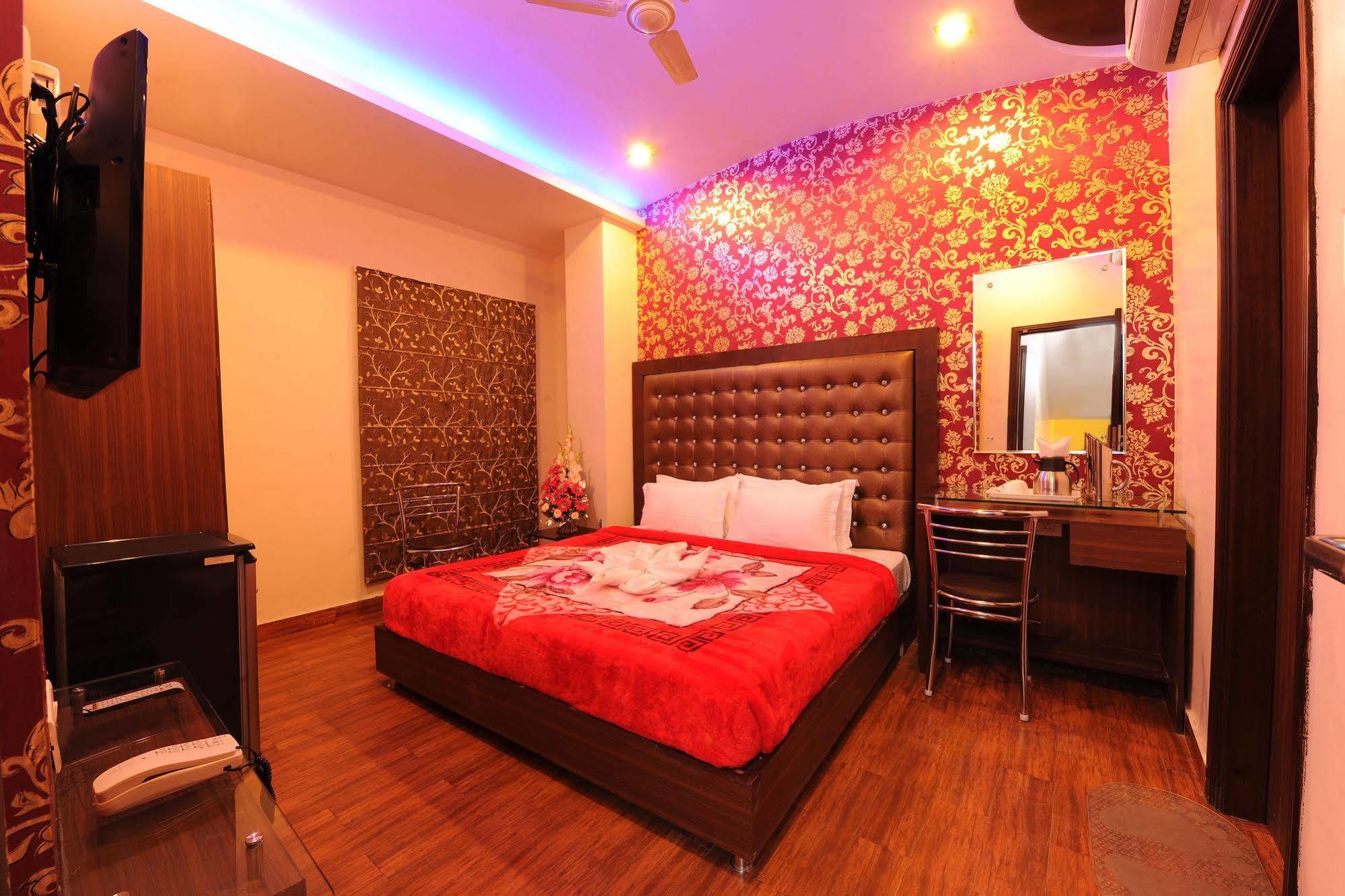 Hotel Pearl Inn & Suites أمريتسار المظهر الخارجي الصورة