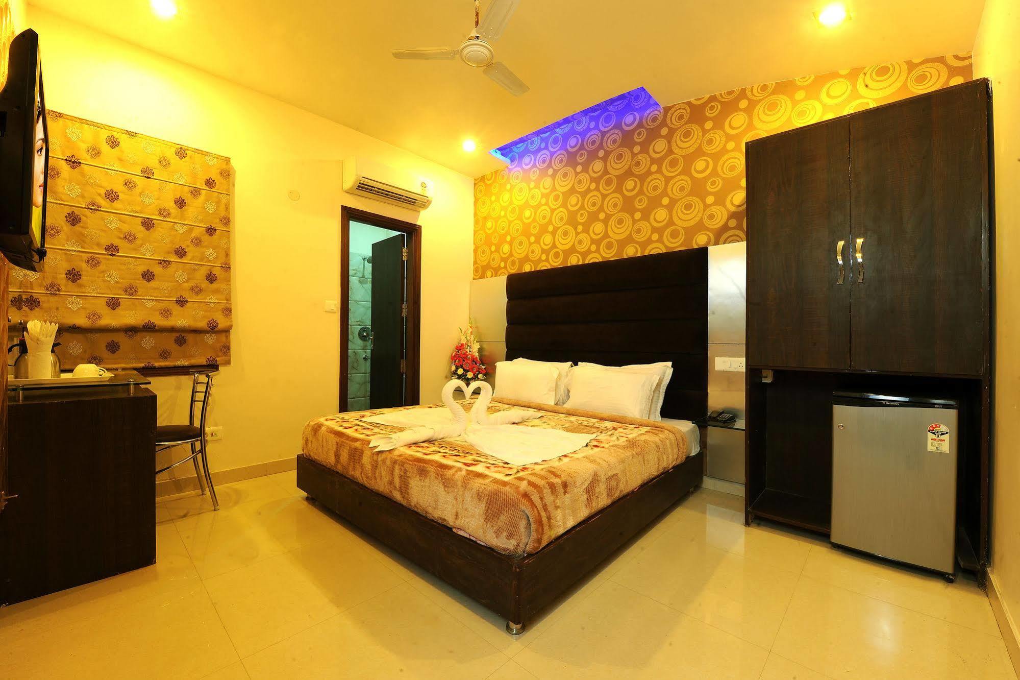 Hotel Pearl Inn & Suites أمريتسار المظهر الخارجي الصورة